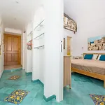 Artist House - De Vivo Realty Holiday home *