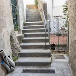 Artist House - De Vivo Realty