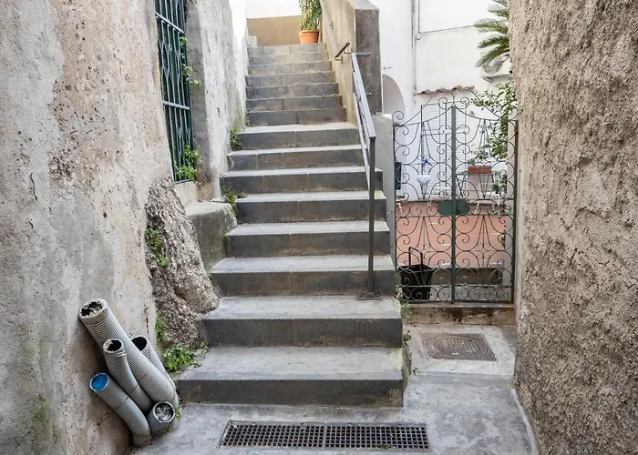 Artist House - De Vivo Realty