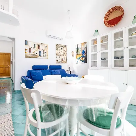 Будинок відпочинку Artist House - De Vivo Realty *