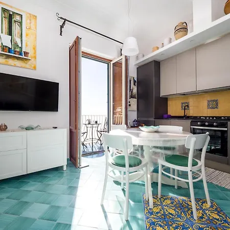 Будинок відпочинку Artist House - De Vivo Realty