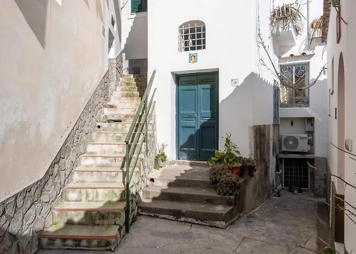 Artist House - De Vivo Realty Semesterbostad *